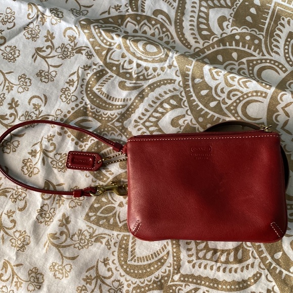 Coach leatherwear EST 1941 wristlet handbag color red 👍🏽 - Picture 5 of 9